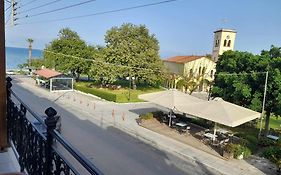 Petalidi Square